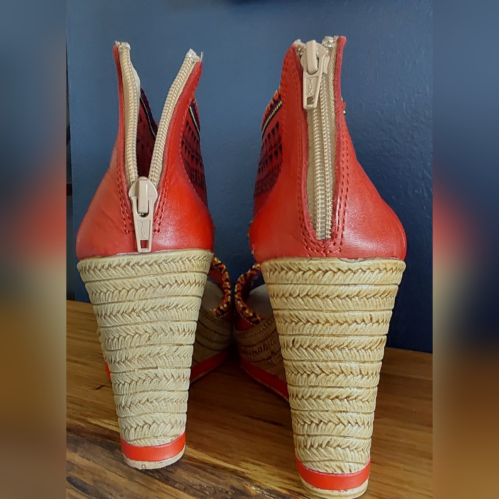 SOLEI LEATHER HUARACHE PLATFORM SANDAL 8 - Picture 4 of 5
